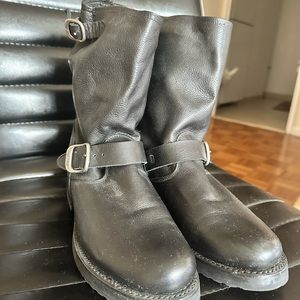 FRYE Veronica Women’s Moto boot Sz9. In NEW condition.